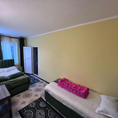 Turan Guesthouse Каракол Екстер'єр фото